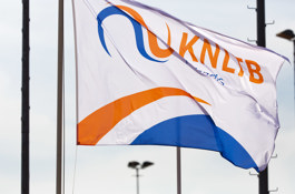 KNLTB Vlag wapperen wind KNLTB Vlag wapperen wind