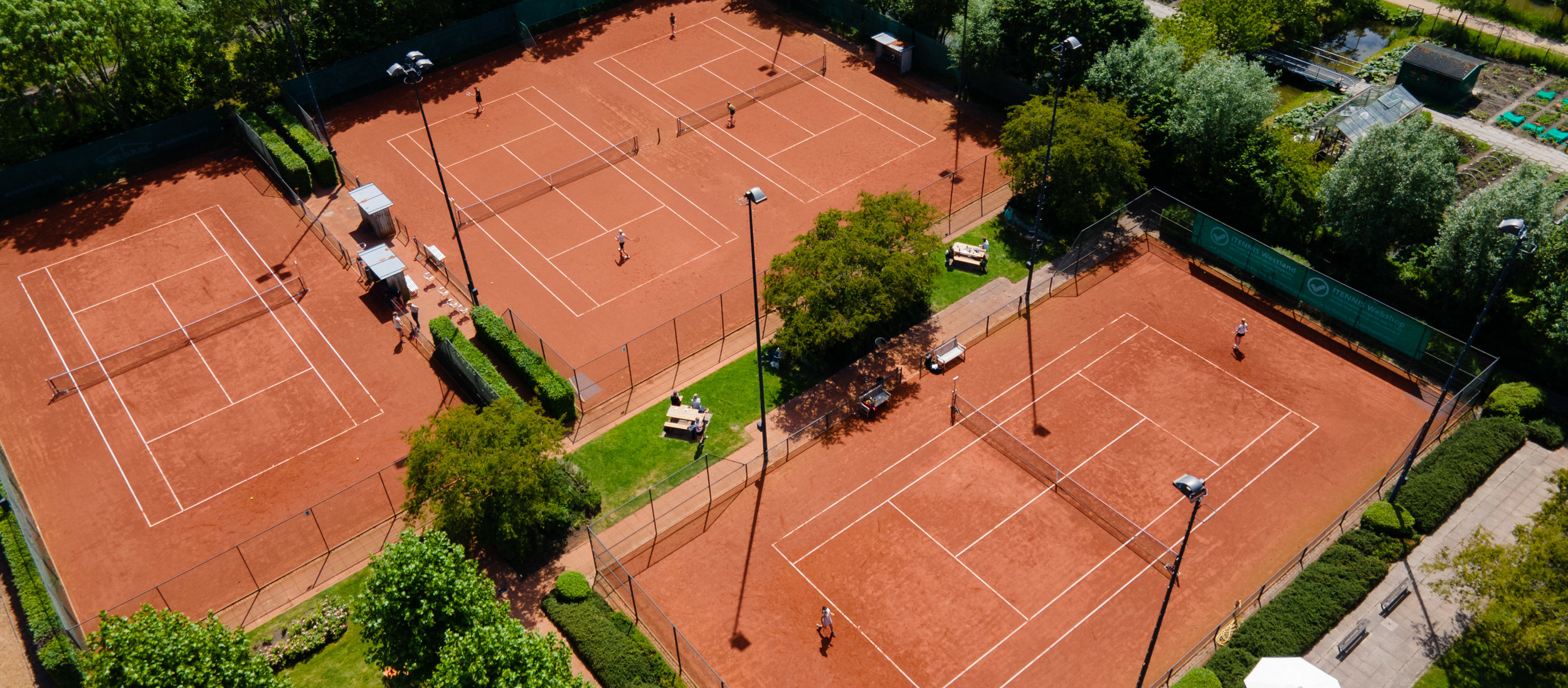 Luchtfoto tennisbanen tennisvereniging