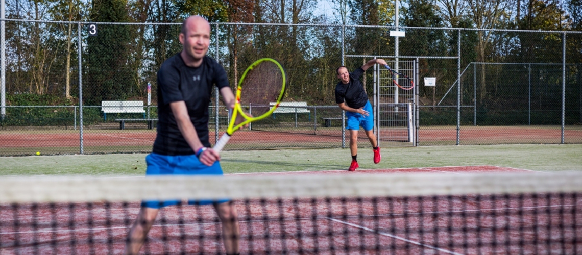 Heren dubbel service op links