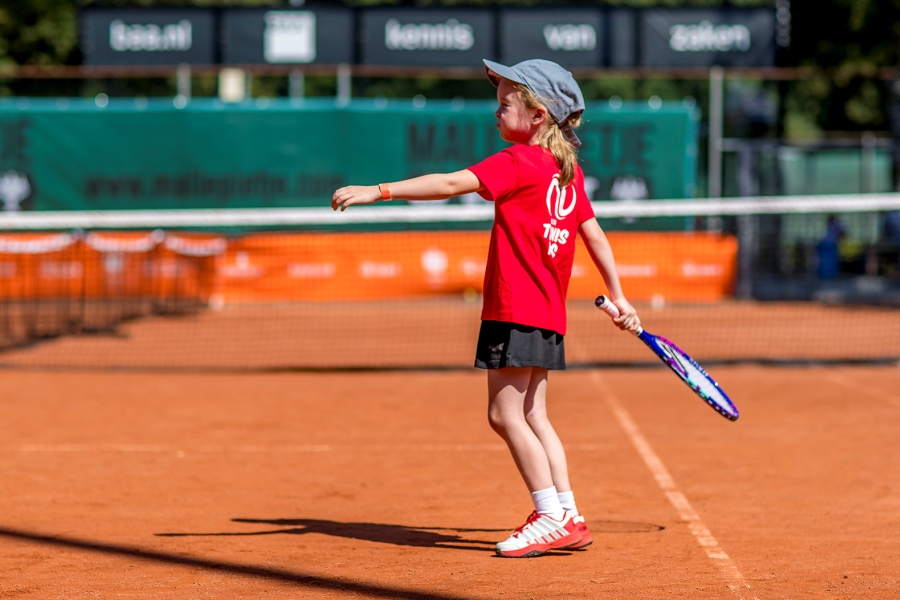Tenniskids meisje forehand
