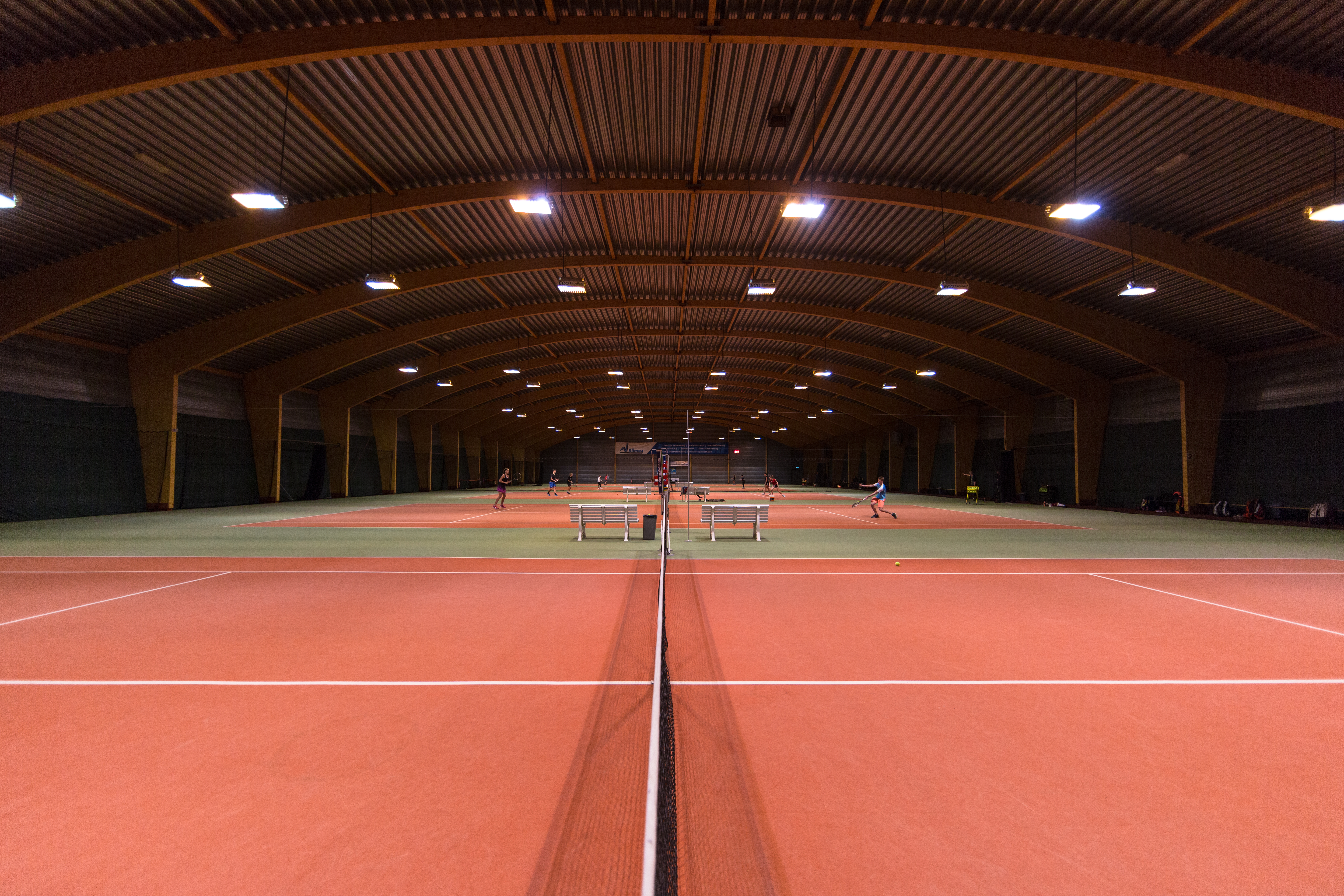 Tennisbaan hal tennishal