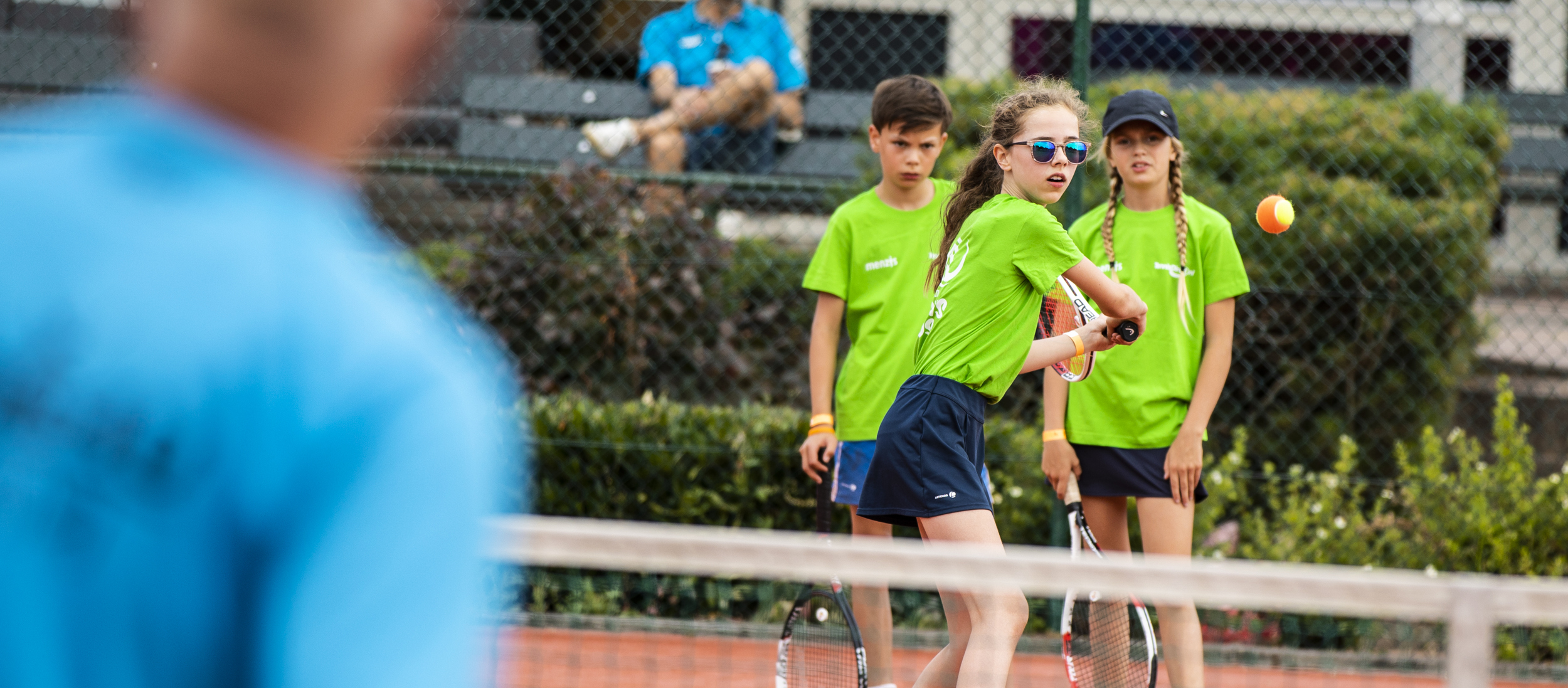 Tennis kids les bal slaan
