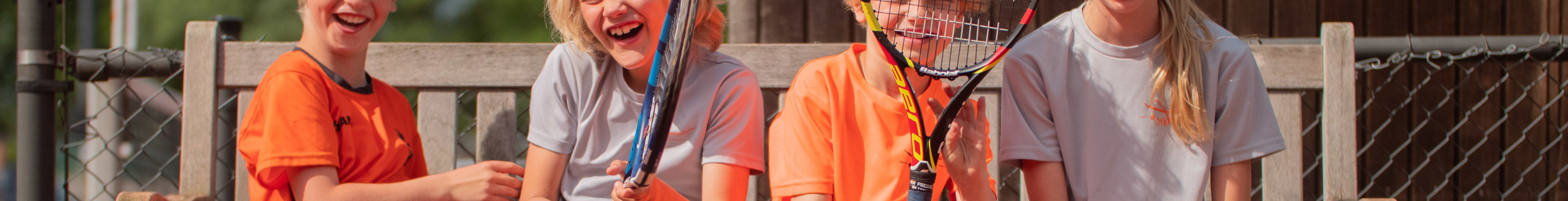 Vriendjesmaand op het bankje