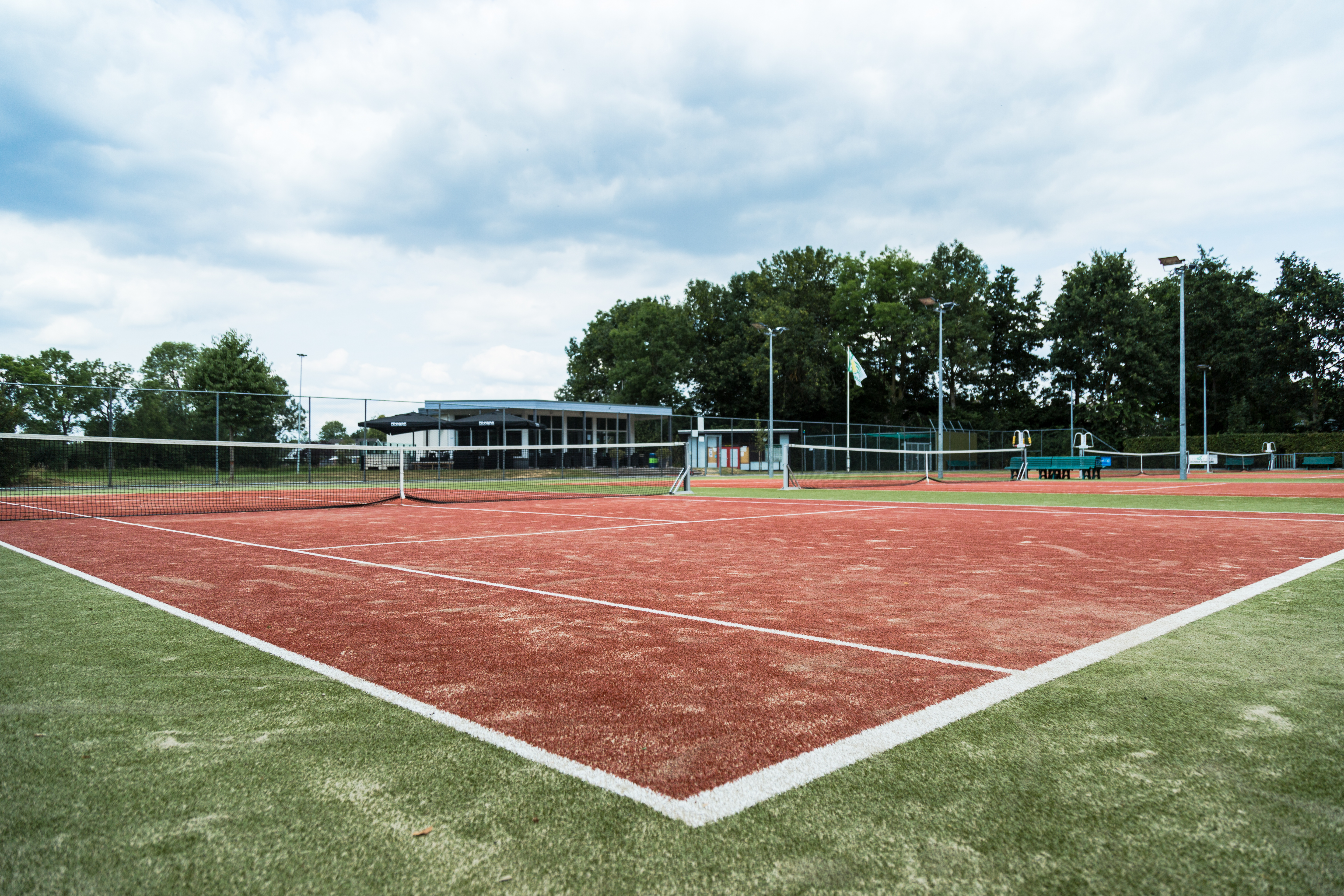 Kunstgras tennisbaan