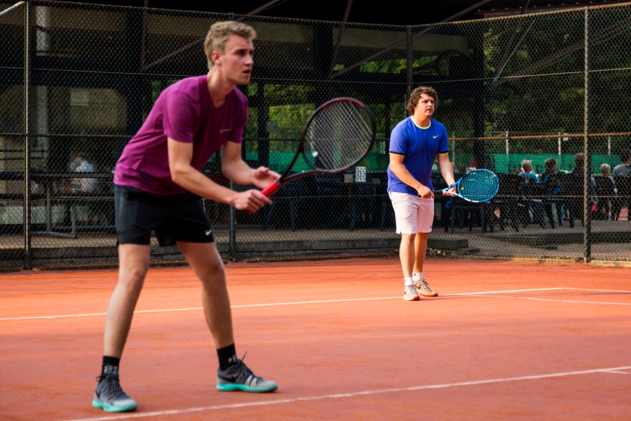 Heren dubbel service ontvangen