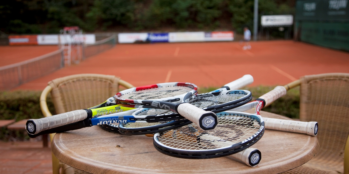Rackets op tafel