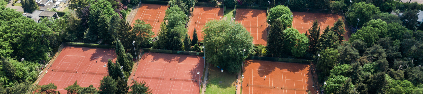 Bovenaanzicht tennisbanen vereniging groen