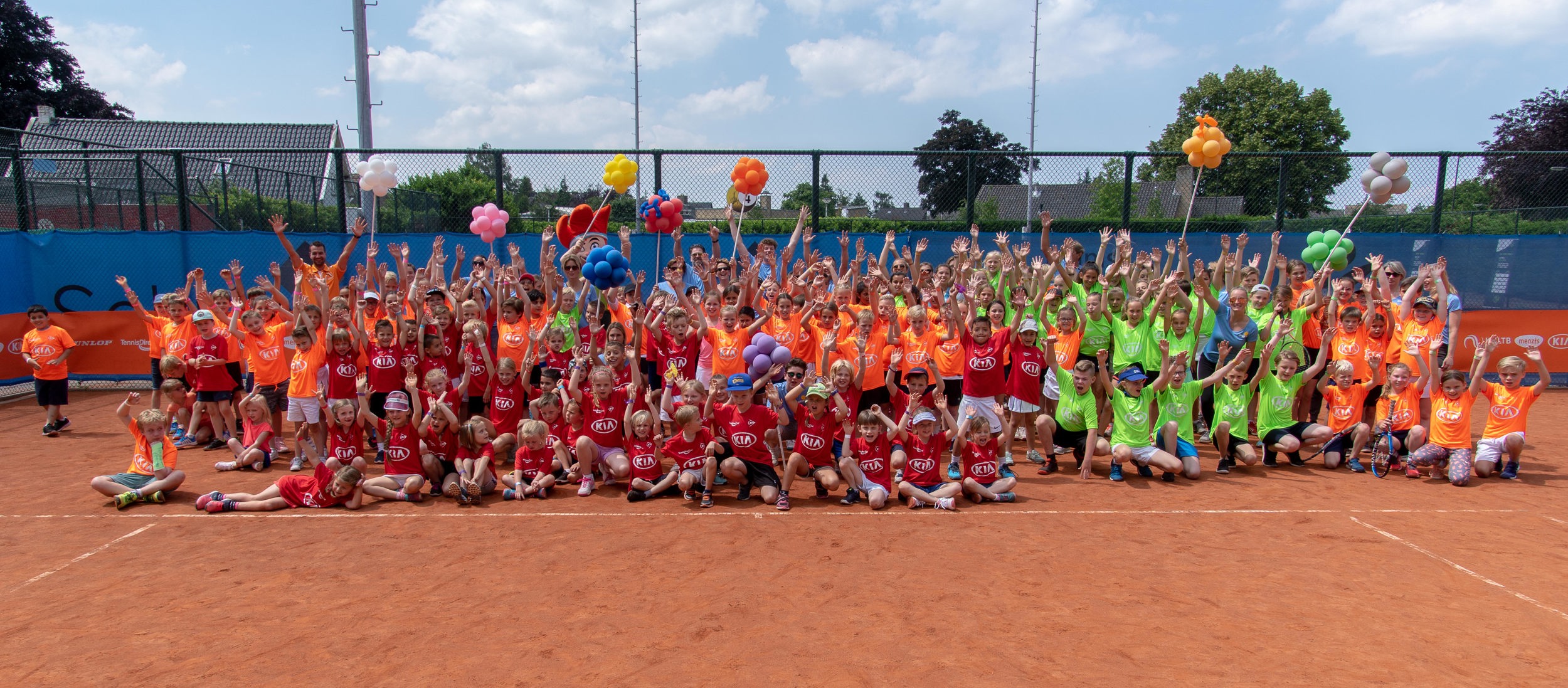 tenniskids groepsfoto feest