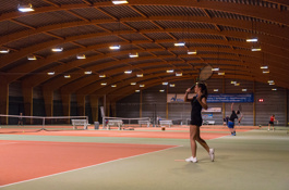 Tennis in de hal indoor binnen