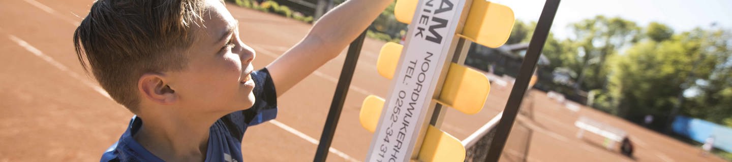 tenniskids groen jongen scorebord