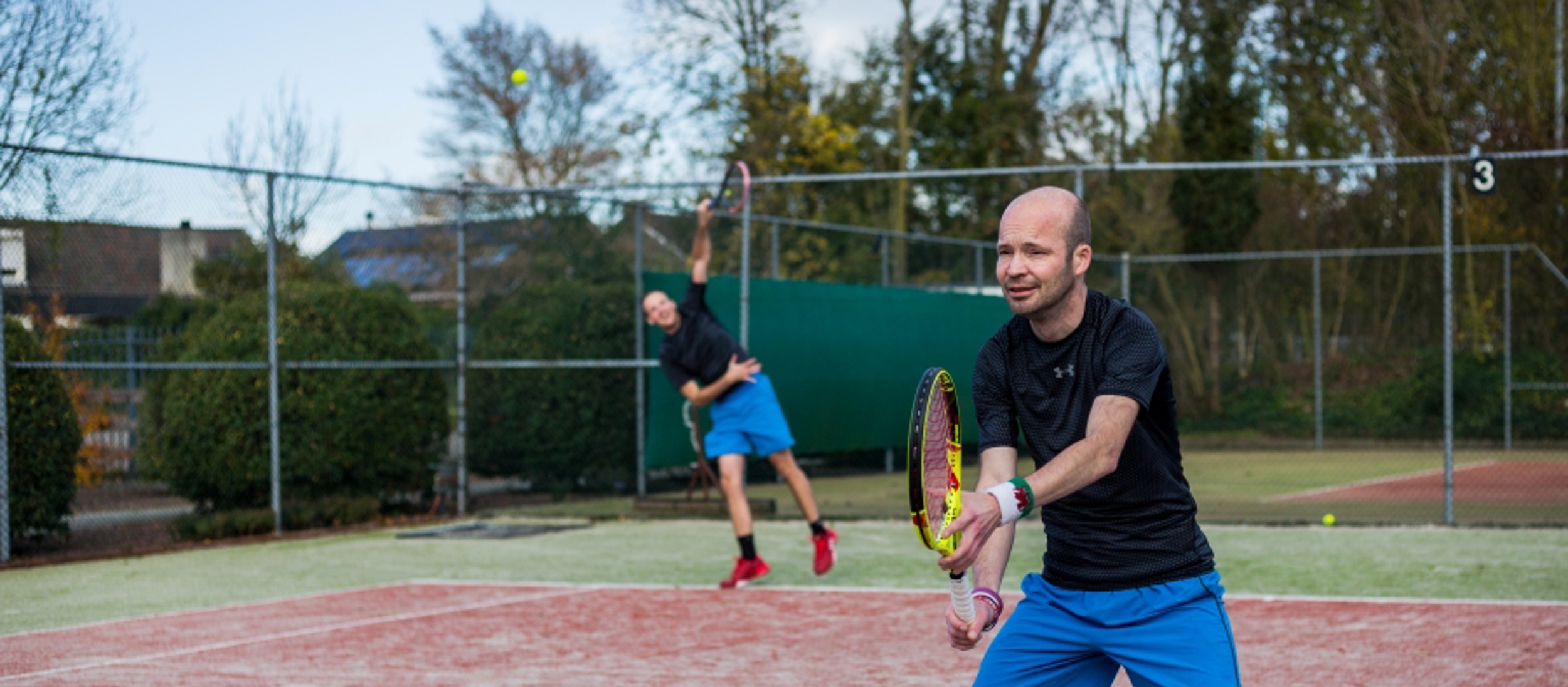Heren dubbel service op rechts